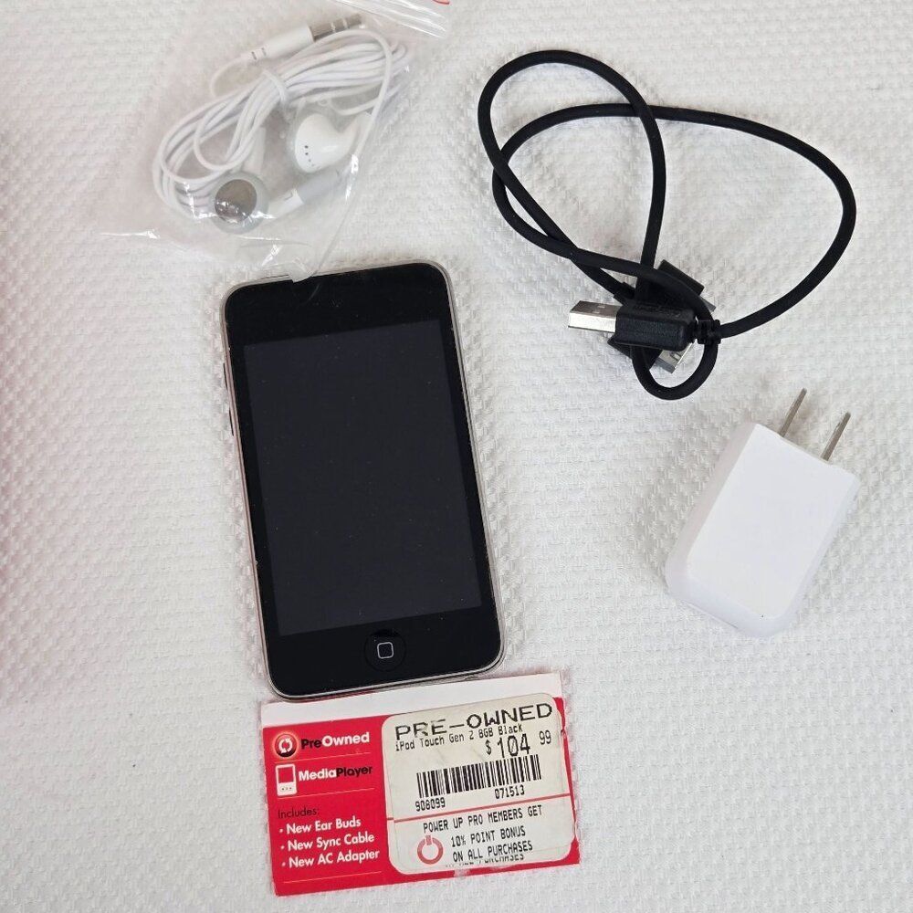 Apple iPod Touch 2nd Gen 8GB Media Player Earbuds Sync Cable Adapter Silver